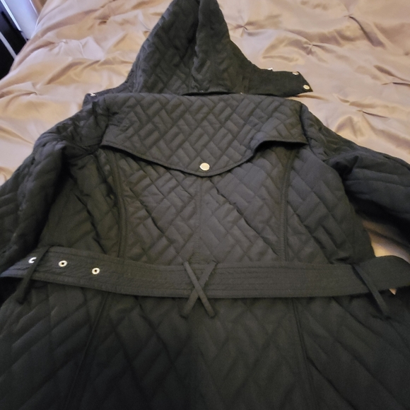 Calvin Klein - Picture 6 of 8